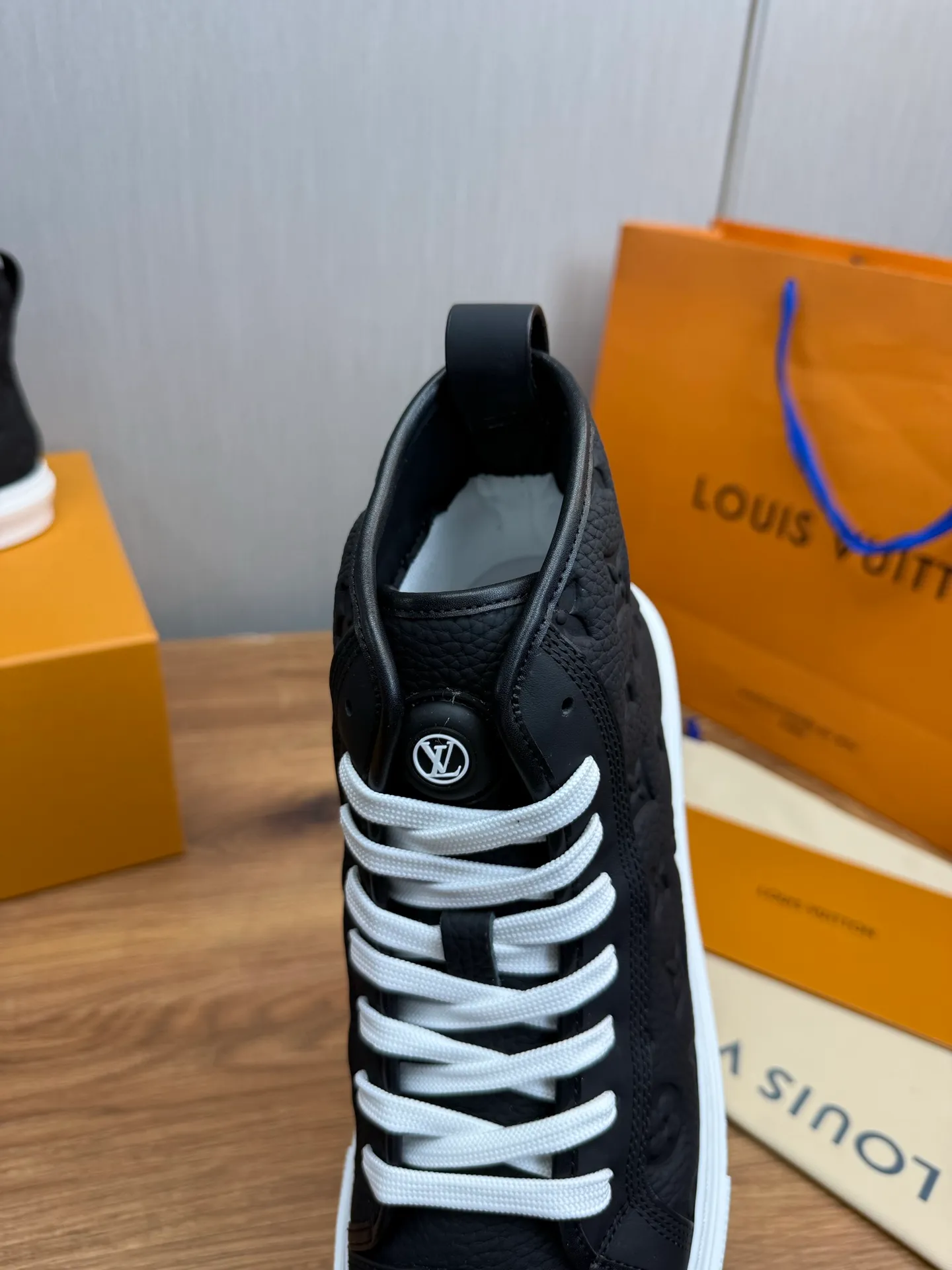Men's shoes 💰840💰 LOUIS VUITTON [Luden Yiwei] The new trendy Lv is on the market 🎁, casual and fashionable men's shoes 👟 1:1 shipment ⬆️The upper is made of imported cowhide + cowhide mesh lining, the original wear-resistant rubber outsole, the version is simple and elegant, exclusive for trendy men. 38-45 (38.45 is non-refundable if made to order)